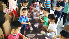 拥抱春天，快乐游戏——买球赛的app官网组织亲子春游活动