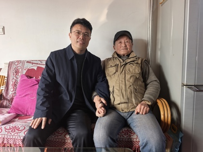 岁寒走访送暖意    新春慰问敬桑榆&nbsp; ——我校开展春节前走访慰问活动