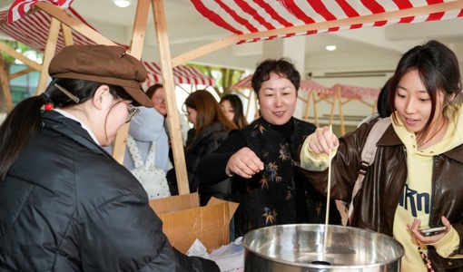 我校举办“少年轻愈阳光市集”润心活动